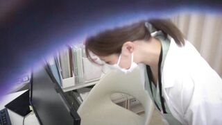 【女医の診察vol.26】乳首責めに悶える人妻研修医を執拗に指導：ひとみ先生【前編】 jav jvip