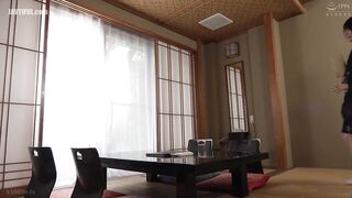 HUNTC-552 A flat-chested girl challenges herself to enter the men's bath wearing only a towel wrapped around her waist! If she's found out, she's out!... Censored