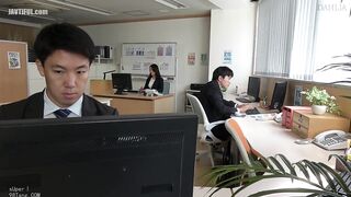 DLDSS-275 On a business trip, the air conditioning broke at a hotel, and I ended up sharing a room with a senior office lady... This sweaty, insatiabl... Reducing Mosaic JAV