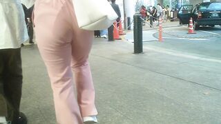 美＊パンティーライン通信＊ピンクパンツの女子大生Pライン巨尻追跡編, ギャル尻パラダイス★薄手のホワイトデニムを穿いた金髪ド派手ギャル様 voyeur jp 1 (2)