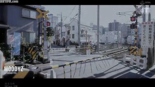 MIDV-078 My wife went home for three days, and I got to spend the next three days banging my stepdaughter's big breasts, ready for eating. Reducing Mosaic JAV