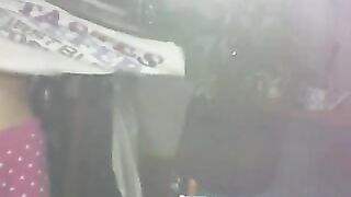 な女の子がお願いされてポーズとったらやっぱり見えちゃった jav 3 (9)