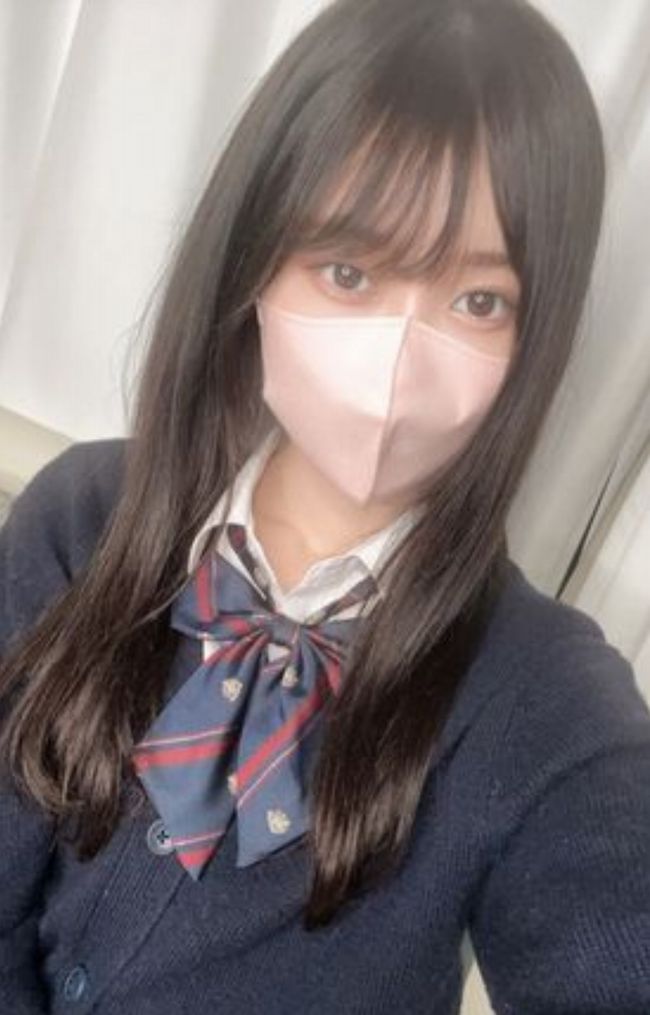 高画質無修正・個人撮影 18歳の細身Fカップ美女 人生初中出しハメ撮り！