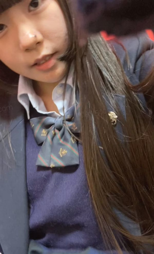 隠れ変態。清楚系のコスプレ女子大生の過激オナニー。レア作品
